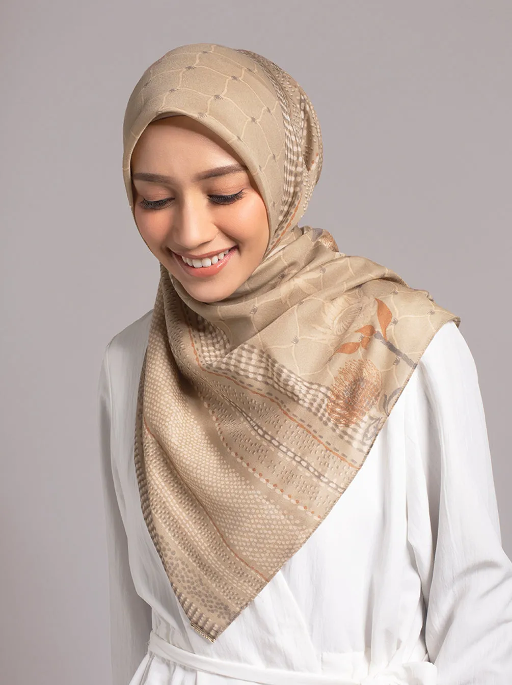 CAELIA SCARF ARMADILLO